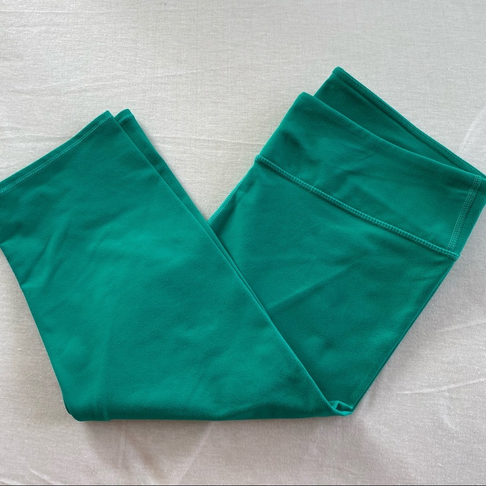 Fabletics EUC Salar Crop in Jungle in Medium
